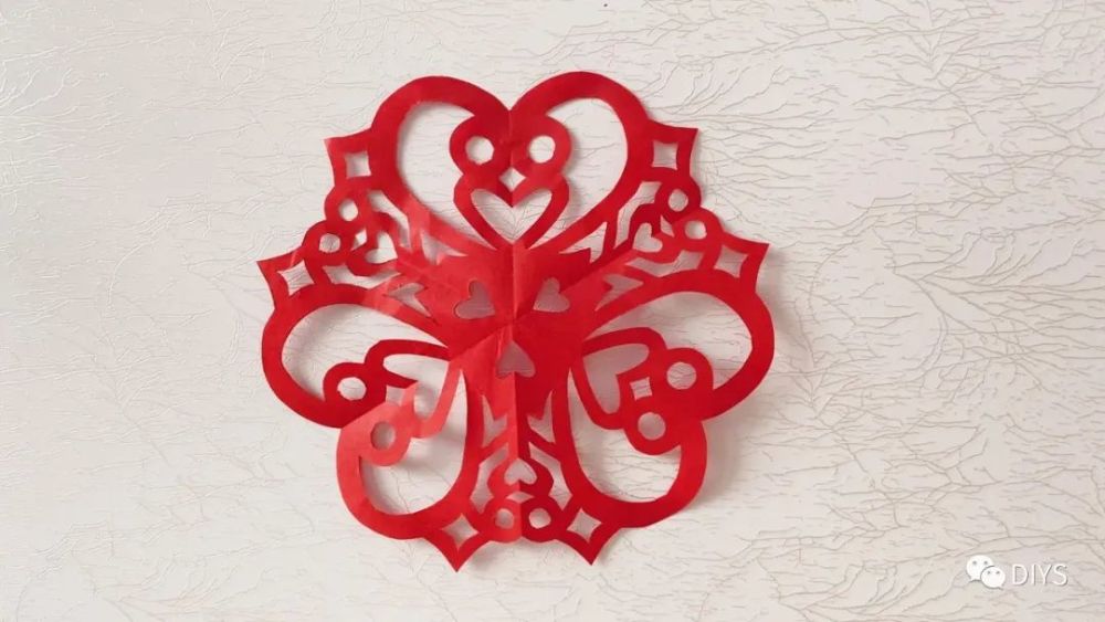 手工剪纸diy心形三角图案的窗花纸