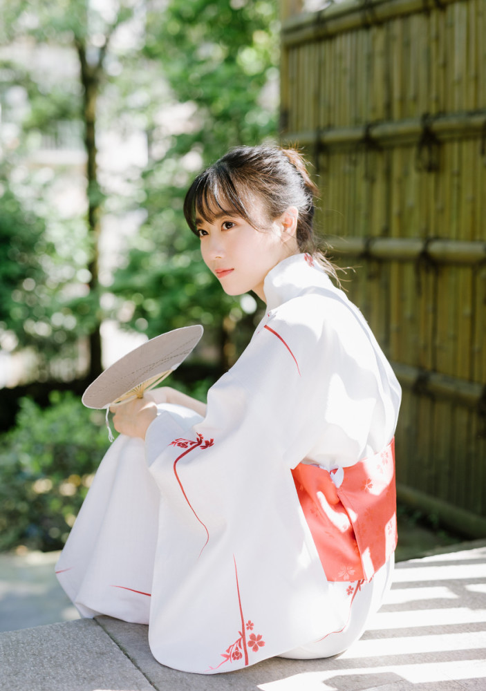 泱泱大国容不下几个穿和服的女人