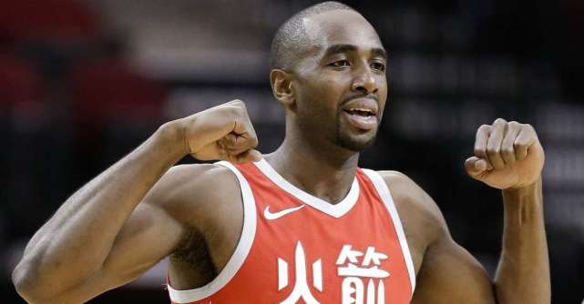 2011年17岁的乔尔离开家乡来到美国逐梦7年签下364亿合同