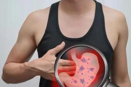 胃病通常表现为上腹部疼痛,疼痛感持续加重,如果在心窝处能摸到包块