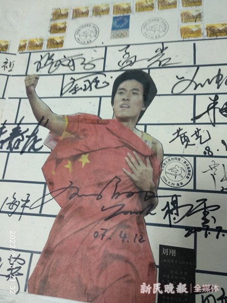 这场助力北京申奥的签名活动,也得到社会各界积极响应,很多人从世界