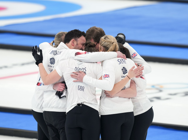 游泳中心"冰立方"举行的北京2022年冬奥会女子冰壶金牌赛中,英国队