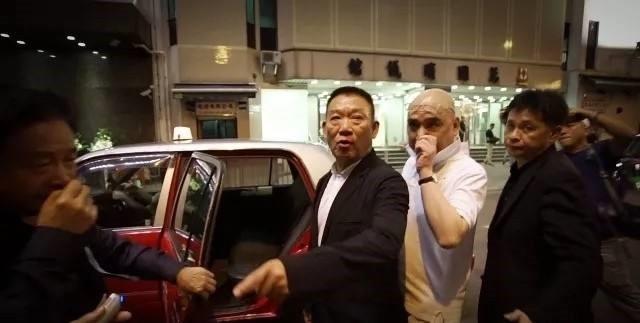 澳门街市伟身家百亿跟大姐大谈恋爱