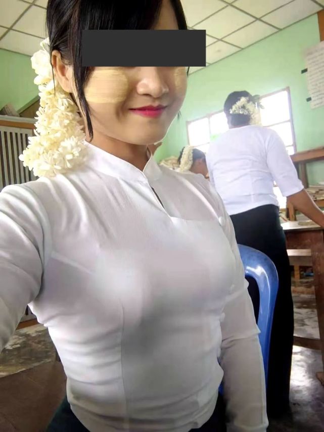 缅甸一名女教师出意外从学校返家途中被棕榈树砸死