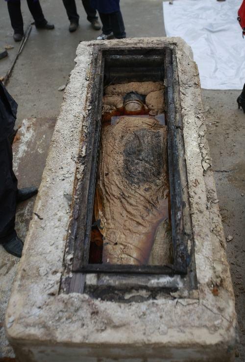 泰州出土不腐女尸五官清晰皮肤吹弹可破专家直呼江南美女