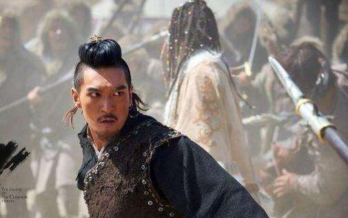 哲别,别速惕部人,成吉思汗麾下首席猛将,比速不台还厉害;单纯论勇猛