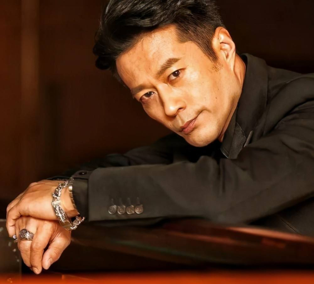 明明很普通,却自带贵族气质,这4位男演员演霸总丝毫不油腻!_腾讯新闻