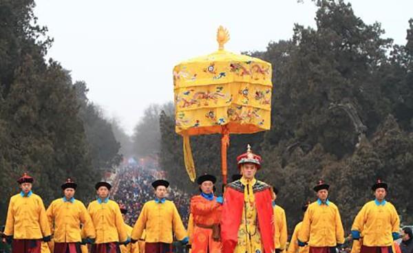 其实,清代不管是御前侍卫,乾清门侍卫,也不管是亲兵,銮仪卫还有护军