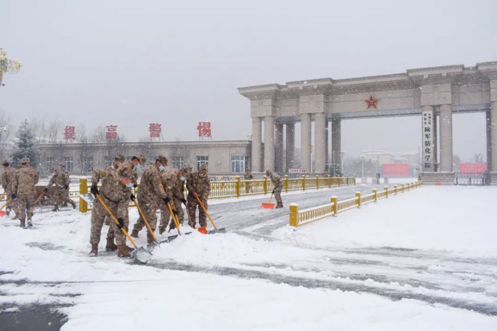 陸軍防化學院學校就發生了很大變化短短一個月的假期我們回來了久違的