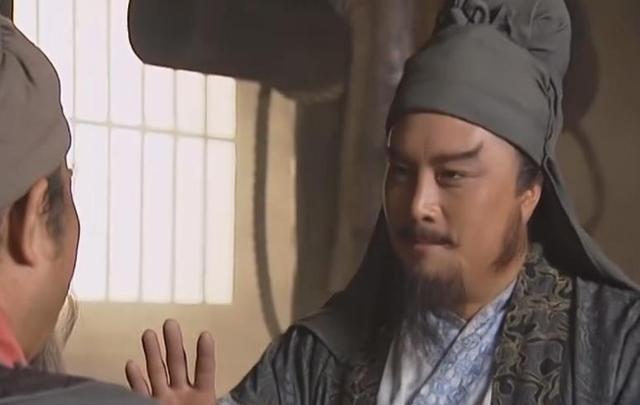 为了让宋江名正言顺坐上梁山寨主之位,都在装糊涂,是出工不出力,一下