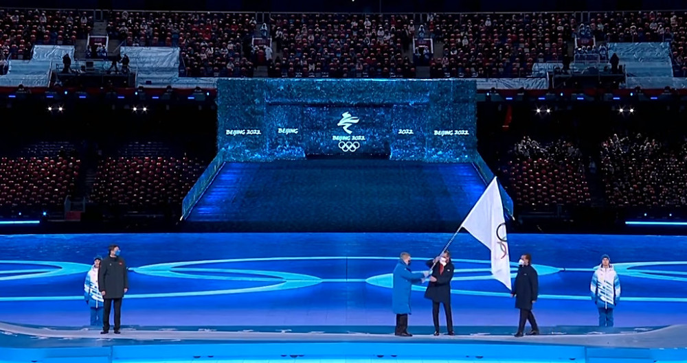 会旗交接完成北京市市长陈吉宁正式将奥林匹克会旗交接至意大利米兰