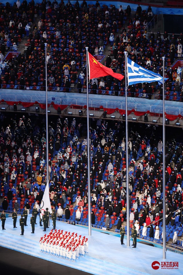 2022北京冬奥会闭幕式会旗交接举行