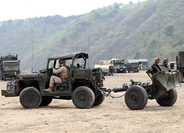 为v22鱼鹰设计的装备m1161咆哮者轻型突击车