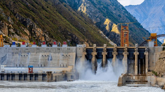 图为中国大型水电站