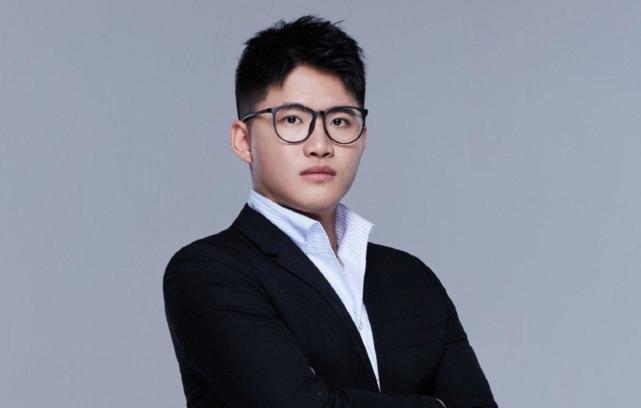 xyg的糖教练自然是xyg能够打进四强的关键,但是一个战队不仅要看的是