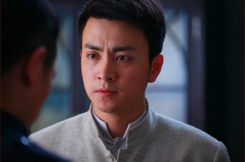 的《华胥引》中,他则饰演陈国二公子苏榭,他和男主苏誉为了争夺王位