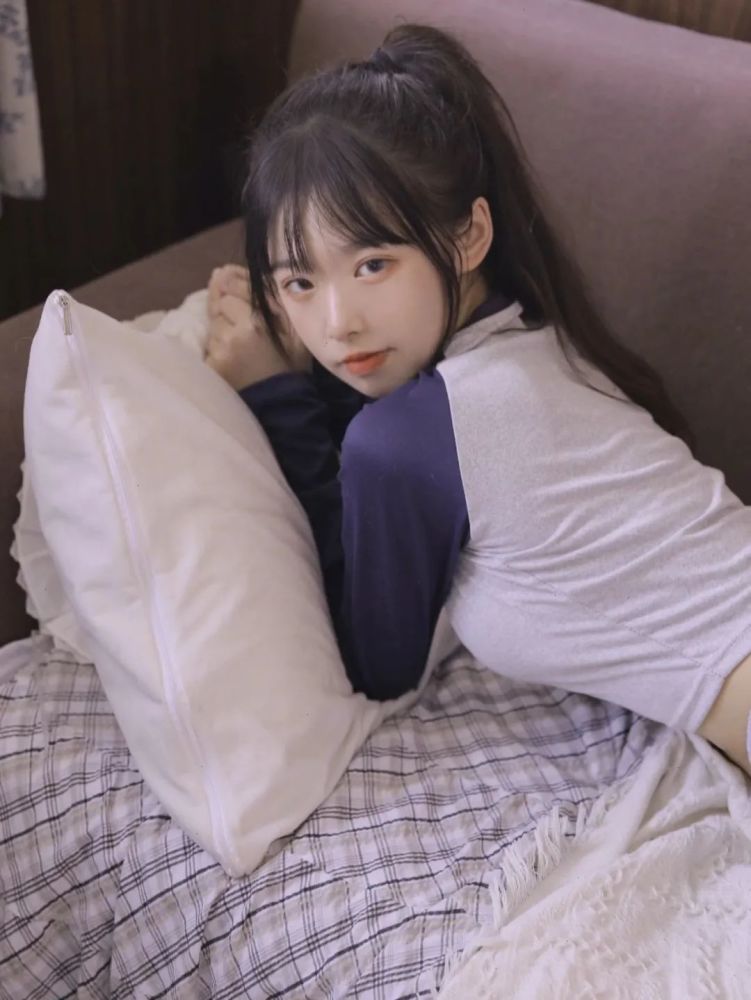 高马尾少女写真运动风纯欲有人帮你是你的幸运无人帮你是公正的命运