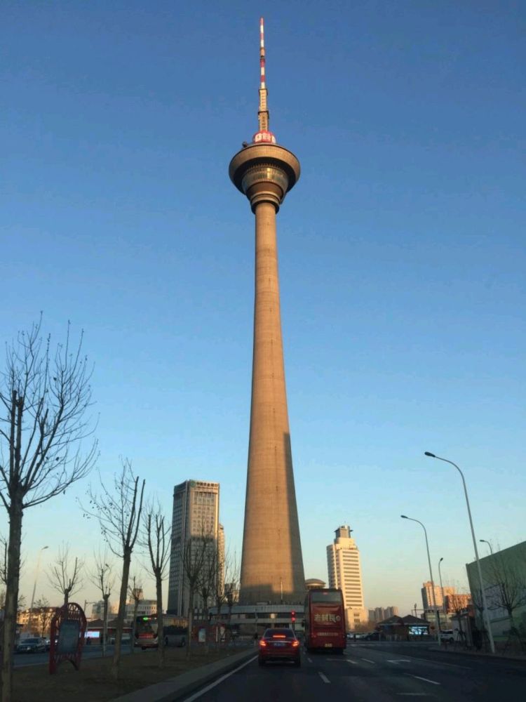 美国游客拍下天津天塔照片引发网友热议中国建设很强大