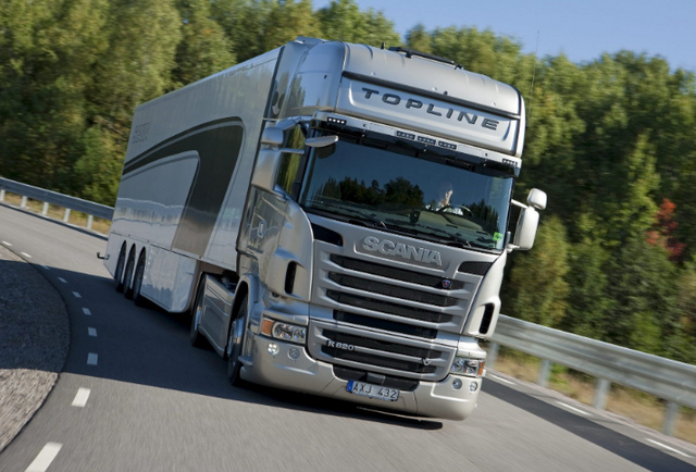 为何美国卡车排气管向上国内的却向下内行人原因很简单