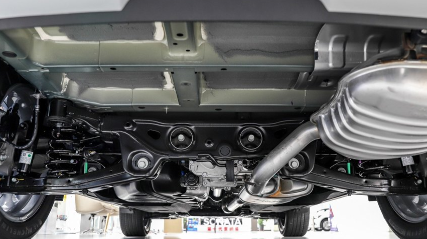 30万的进口四驱大v6奶爸入手帕里斯帝应该怎么选