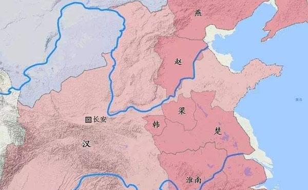 要说异姓王都想造反,肯定是不对的,但刘邦怎么去分辨呢?没办法!