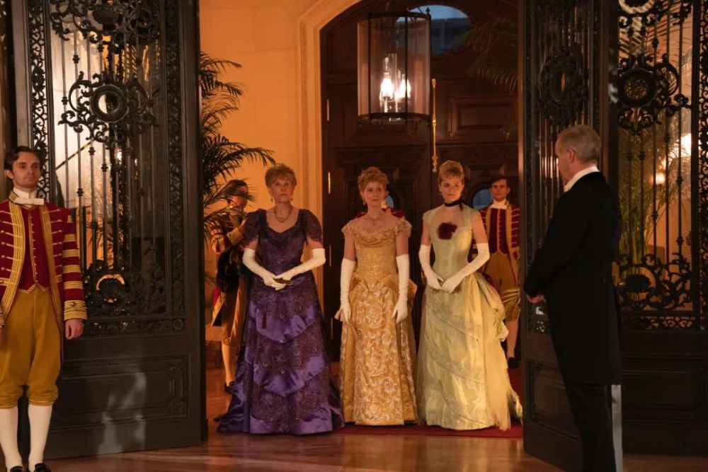 并与强大的卡司阵容合作,新开发了《镀金时代》,堪称美国黄金年代的