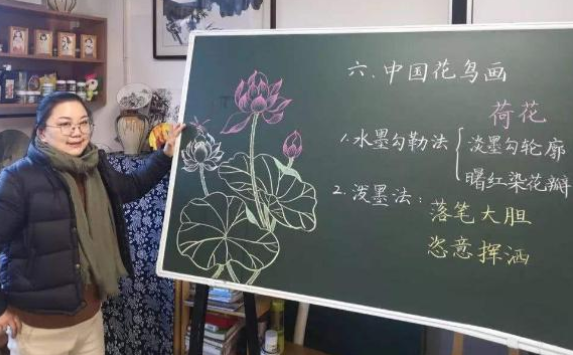 90后老师"板书"新意十足,学生下课都舍不得擦,家长却不太认可_腾讯新