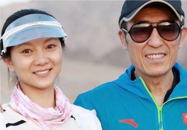 张艺谋早年与妻子肖华离婚,对于这个女儿张末,内心是愧疚的,因此,当