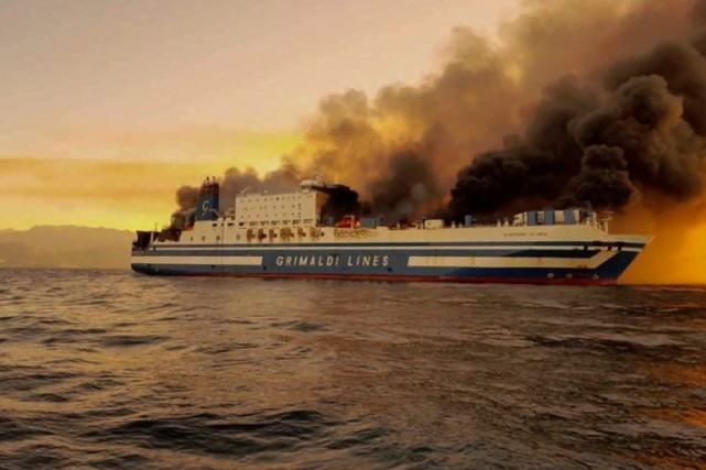 意大利轮船海上着火280多人被紧急救援仍有11人失踪
