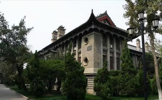 目前,河南大學共有三個校區(明倫校區,金明校區,鄭州校區),明倫和金