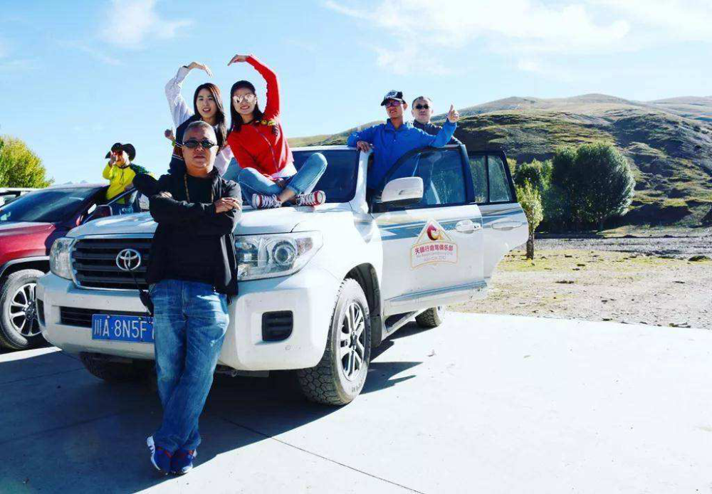 新疆旅游包车私人订制私家团