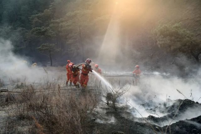 攀枝花支队圆满完成跨区增援凉山州冕宁县漫水湾灭火作战