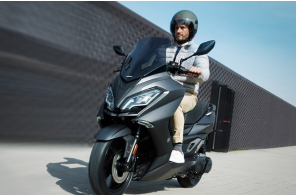 来自西班牙的电动maxi滑板车nervaexe长寿命和高度安全的lfp电池型号