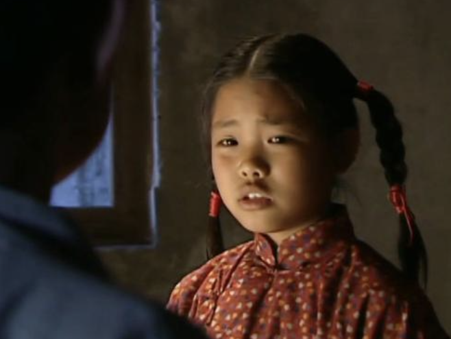 中,王莎莎饰演"莫小贝"一角,这个角色和《小兵张嘎》中的"英子"一样