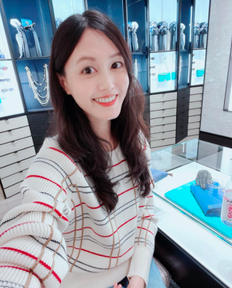 女星郭惠妮揭豪门生活忙到一周没刷牙洗脸为照顾女儿落下病根