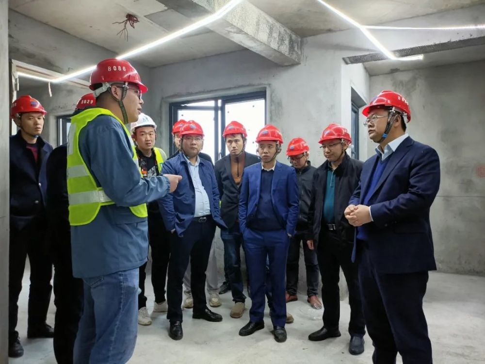 马小军在实地视察及认真听取项目工作汇报后,对三水雍翠碧桂园项目在