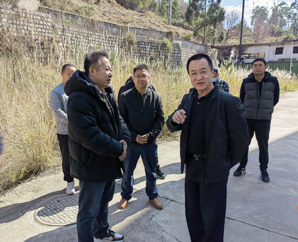 县政府副县长帕钱保,县工业园区管委会副主任钱勇,县政府办,县