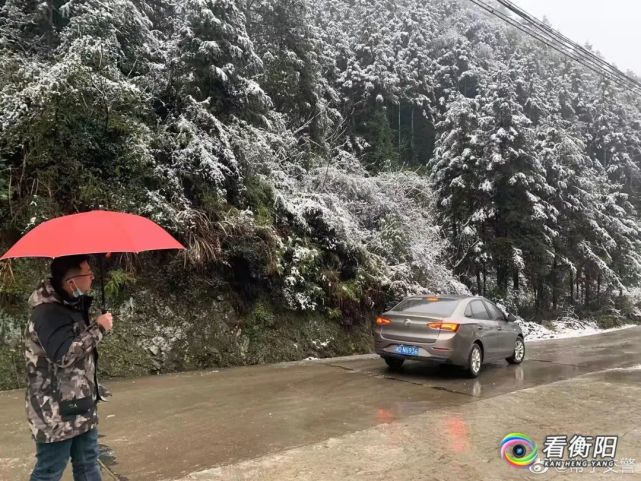 常寧塔山瑤族鄉道路結冰天堂山進行交通管制