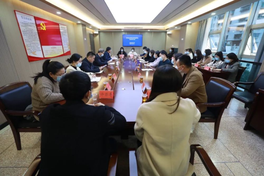 笃行实干行稳致远芗城区召开到村任职选调生工作交流会