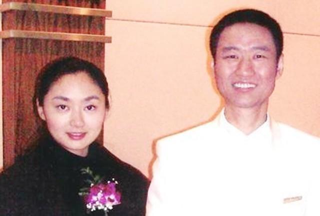 丛飞妻子邢丹丈夫离世后相隔五年意外身亡与丈夫合葬在一起