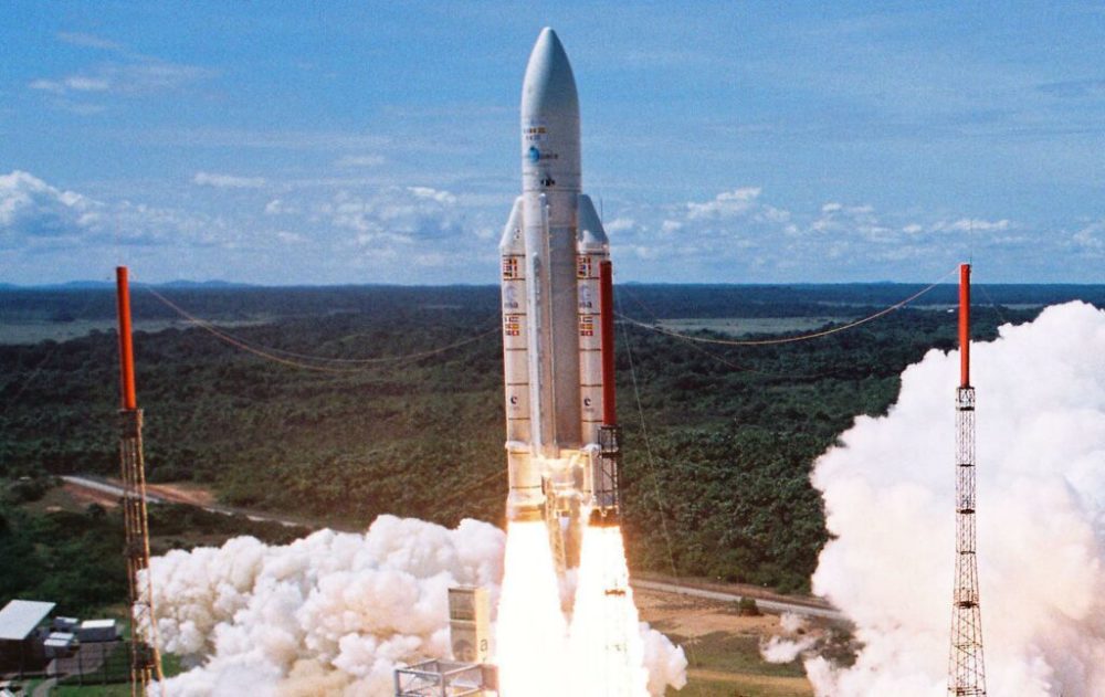 起飞质量530吨第一款固液混合动力运载火箭长征六号甲