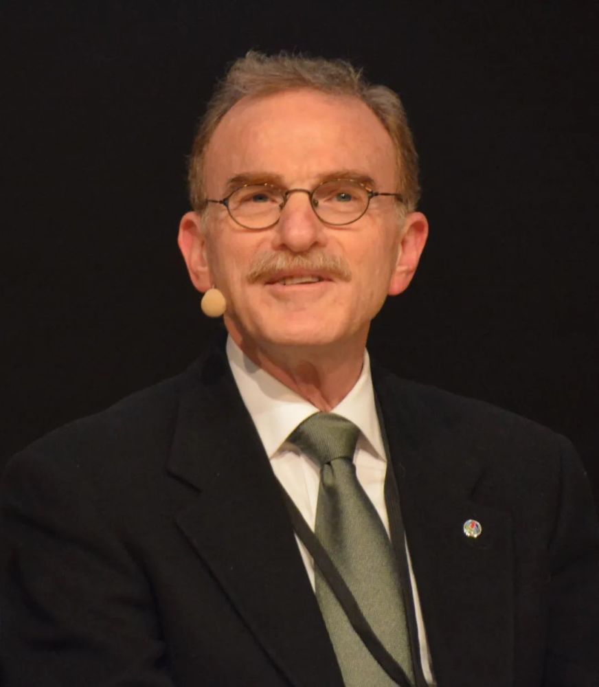 之前我带七七去看牙医,就发现门诊涂氟用的药 【多乐氟】就是高露洁