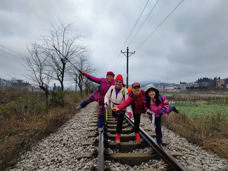 徒步百年滇越铁路之二大营村站到呈贡站走过线路最高海拔