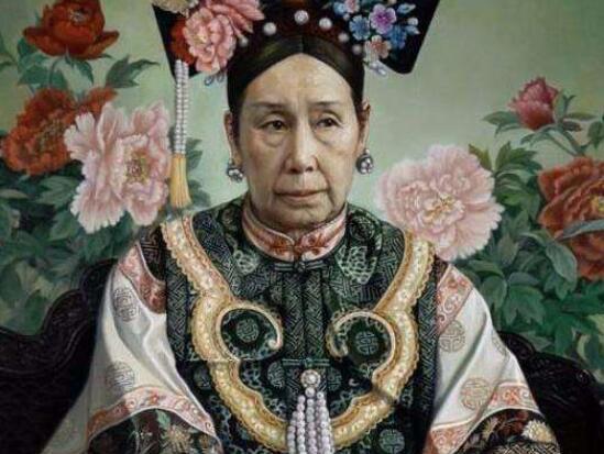 隆裕與光緒雖有夫妻之名,但無夫妻之實,光緒也不怎麼待見這位皇后