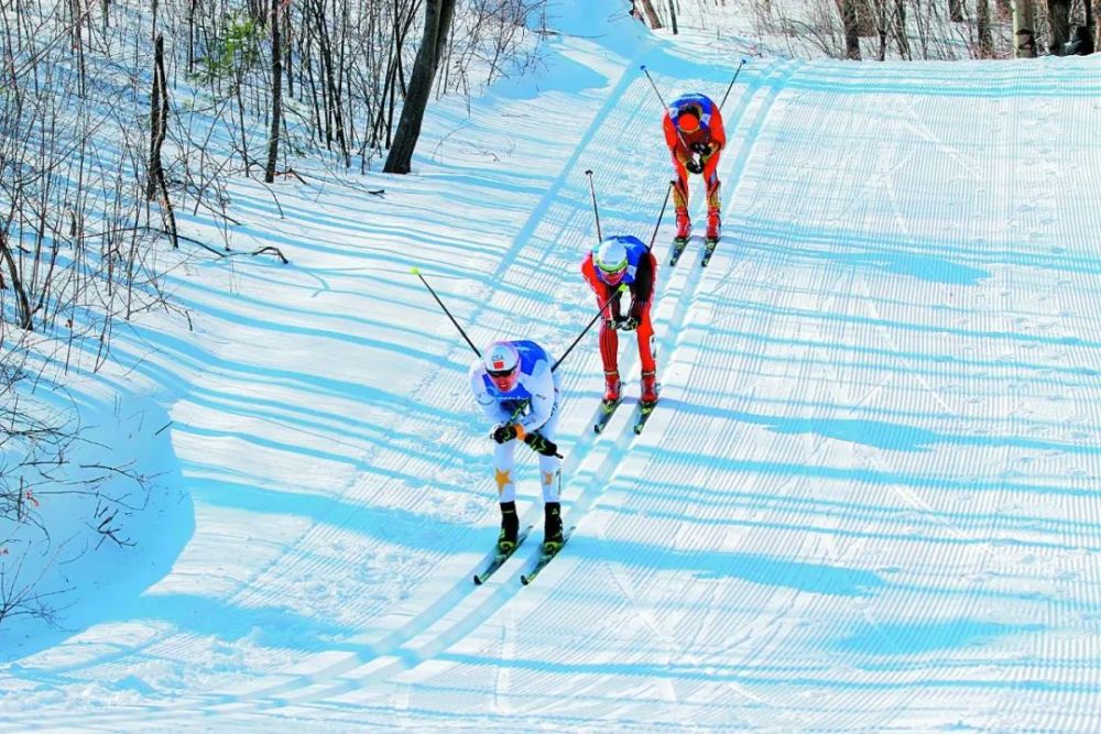 黑龙江晨报吉林市北山四季越野滑雪场是一座室内越野滑雪场地,同时