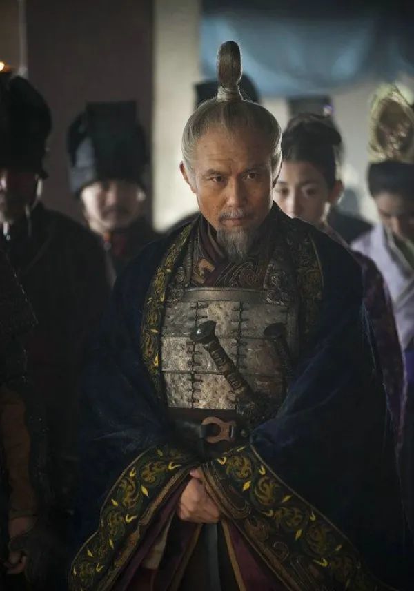 闲客聊聊伯嚭与郭开这两位自毁靠山的佞臣