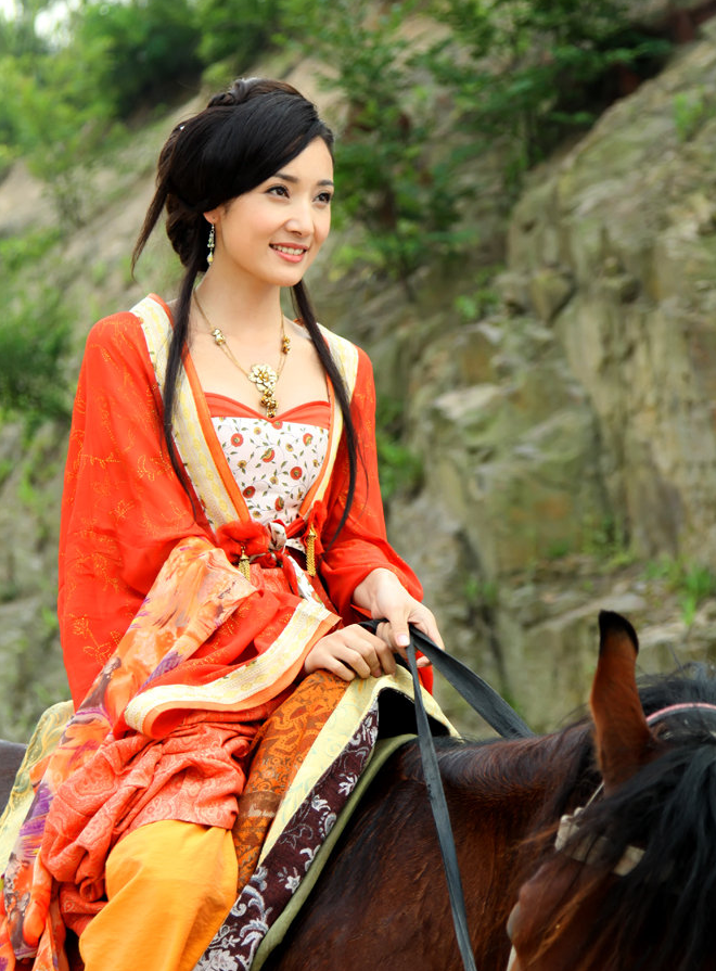 王妍苏从广告女王到反派专业户演过何以的许影戏外已结婚当妈