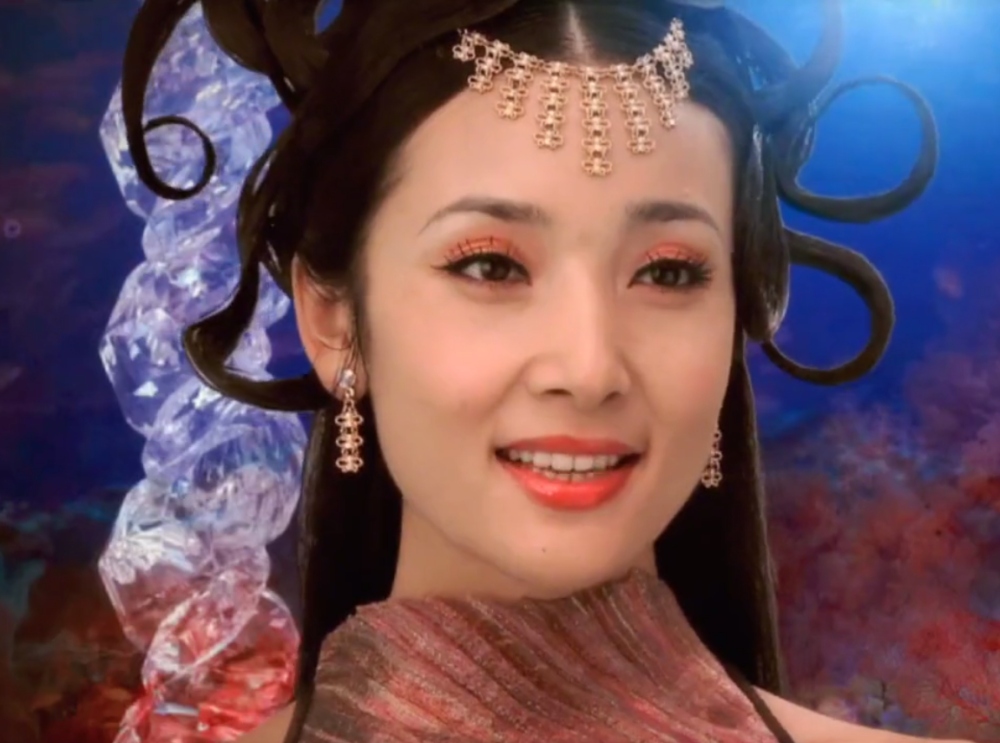 在另一部单元剧《天师钟馗》的《人鱼痴恋》单元中,她则饰演了为爱
