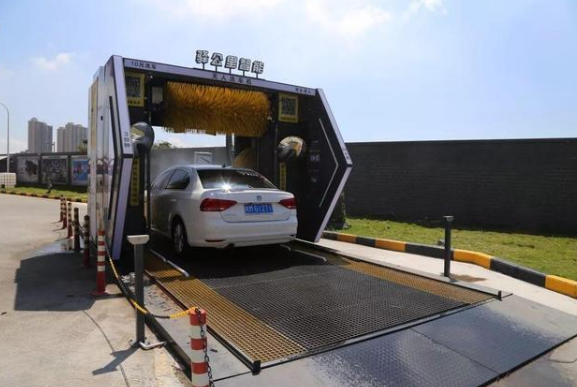 自動洗車機好不好用 行家 傷車漆都算小事 看完這幾點再去試 用車 天天看點