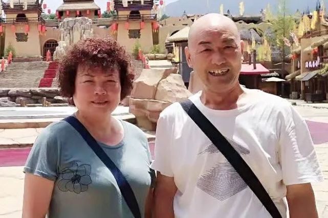 薛建林与爱人岳彩娥与李东桥李梅张保卫胡屯胜李小锋薛建林《帝王珠》